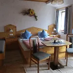 Guest house Landhaus Neubauer - Zimmer Millstatt