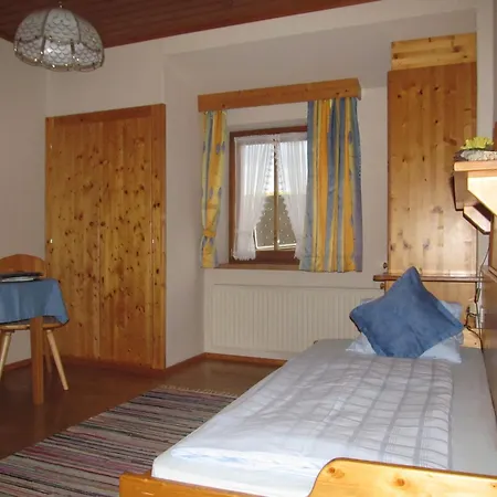 Landhaus Neubauer - Zimmer Guest house Millstatt